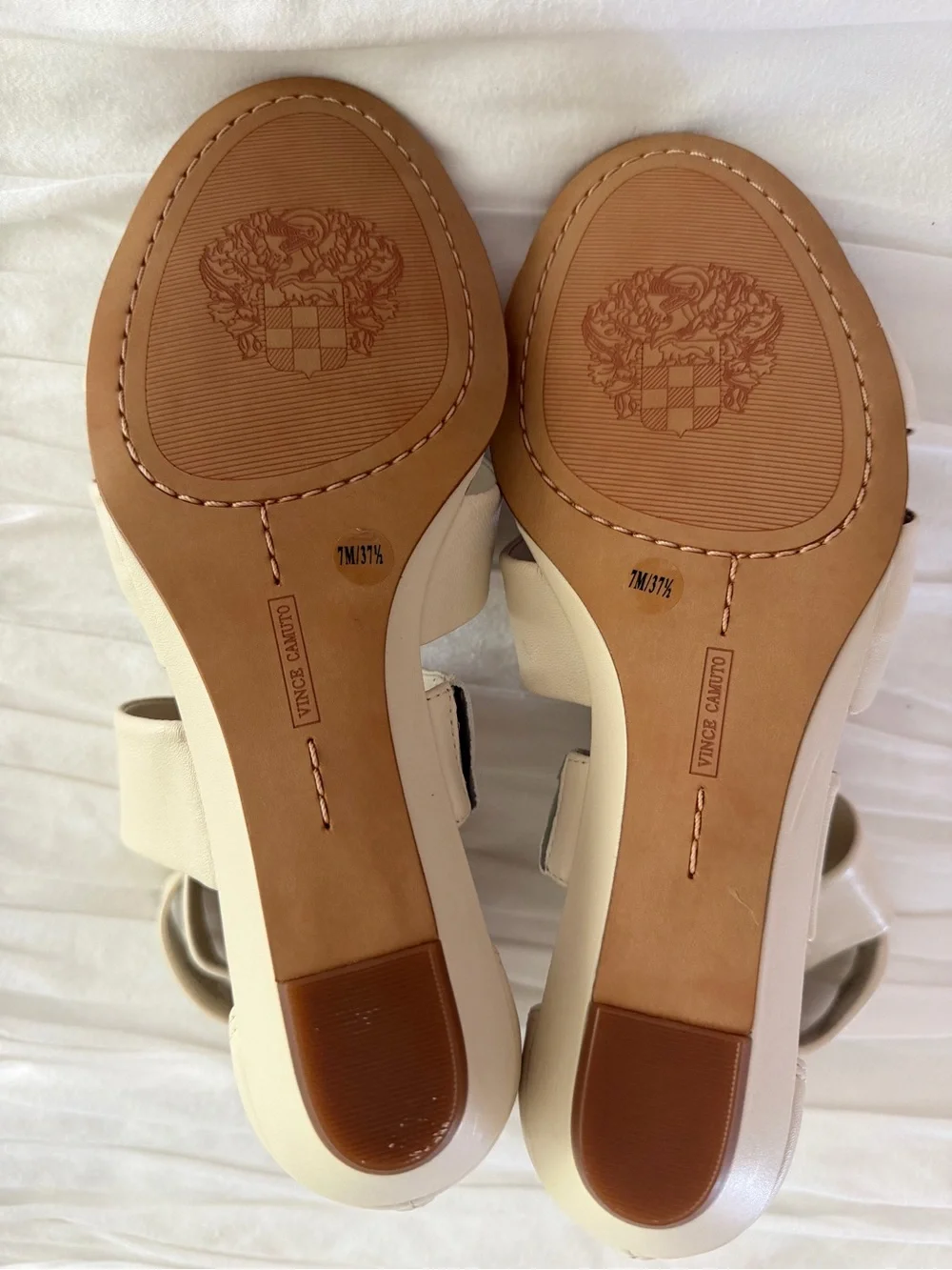 Vince Camuto Ivory Leather Strappy Ankle Zip Flat Sandals Size 7 NWOT